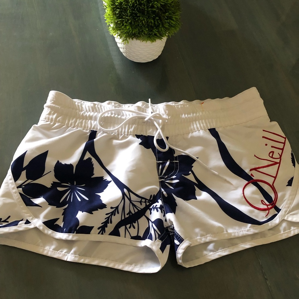 SOLD.   💙🤍O’Neill-white-navy-floral board shorts